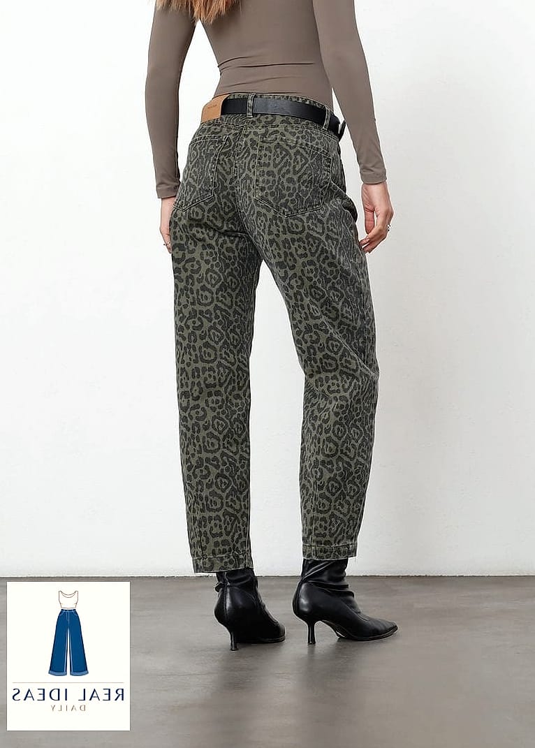 21 Baggy Jeans Tight Top That Will Transform Your Look 13 Animal Print Top and Baggy Jeans