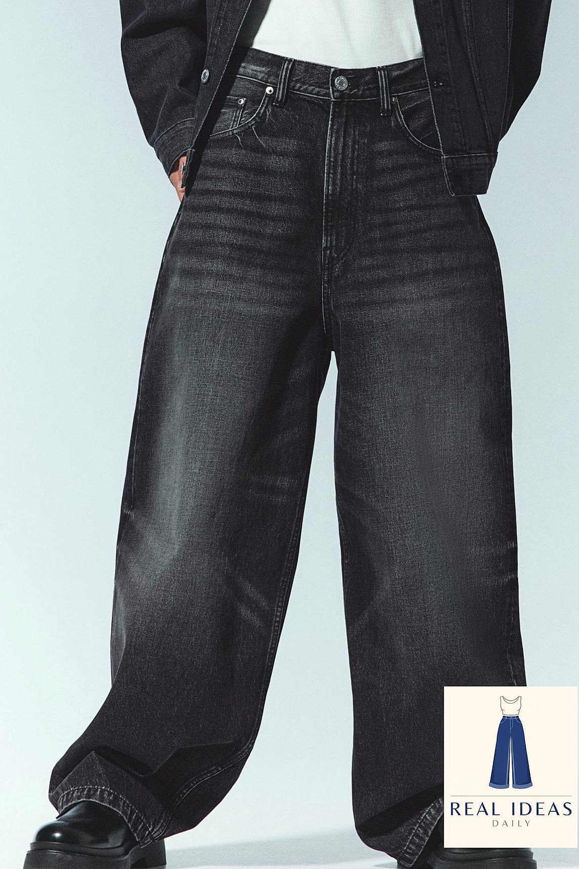 25 Dark Baggy Jeans Outfit Every Style Lover Needs to See 17 Athletic-Inspired Look with Baggy Jeans