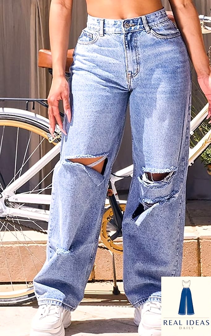 Baggy Boyfriend Jeans With Rips at the Knee