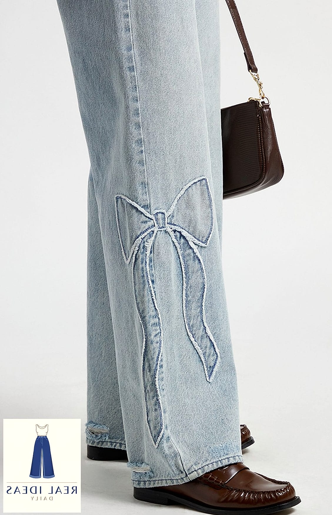 25 Outfits Con Baggy Jeans That Are Absolutely Stunning 9 Baggy-Jeans Outfit: With Bow-Adorned Kitten Heels