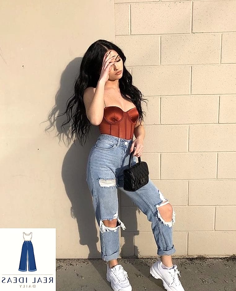 25 Outfits Con Baggy Jeans That Are Absolutely Stunning 15 Baggy-Jeans Outfit: With a Corset Top