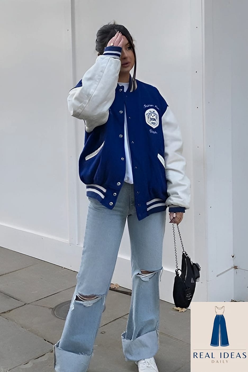 25 Outfits Con Baggy Jeans That Are Absolutely Stunning 21 Baggy-Jeans Outfit: With a Varsity Jacket