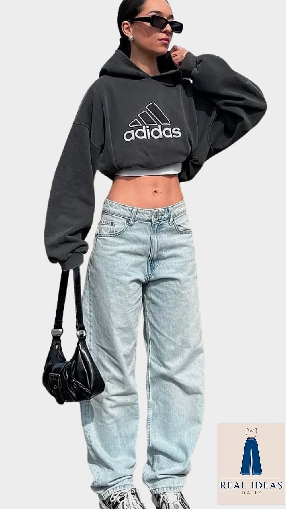 Baggy Jeans With a Cropped Hoodie