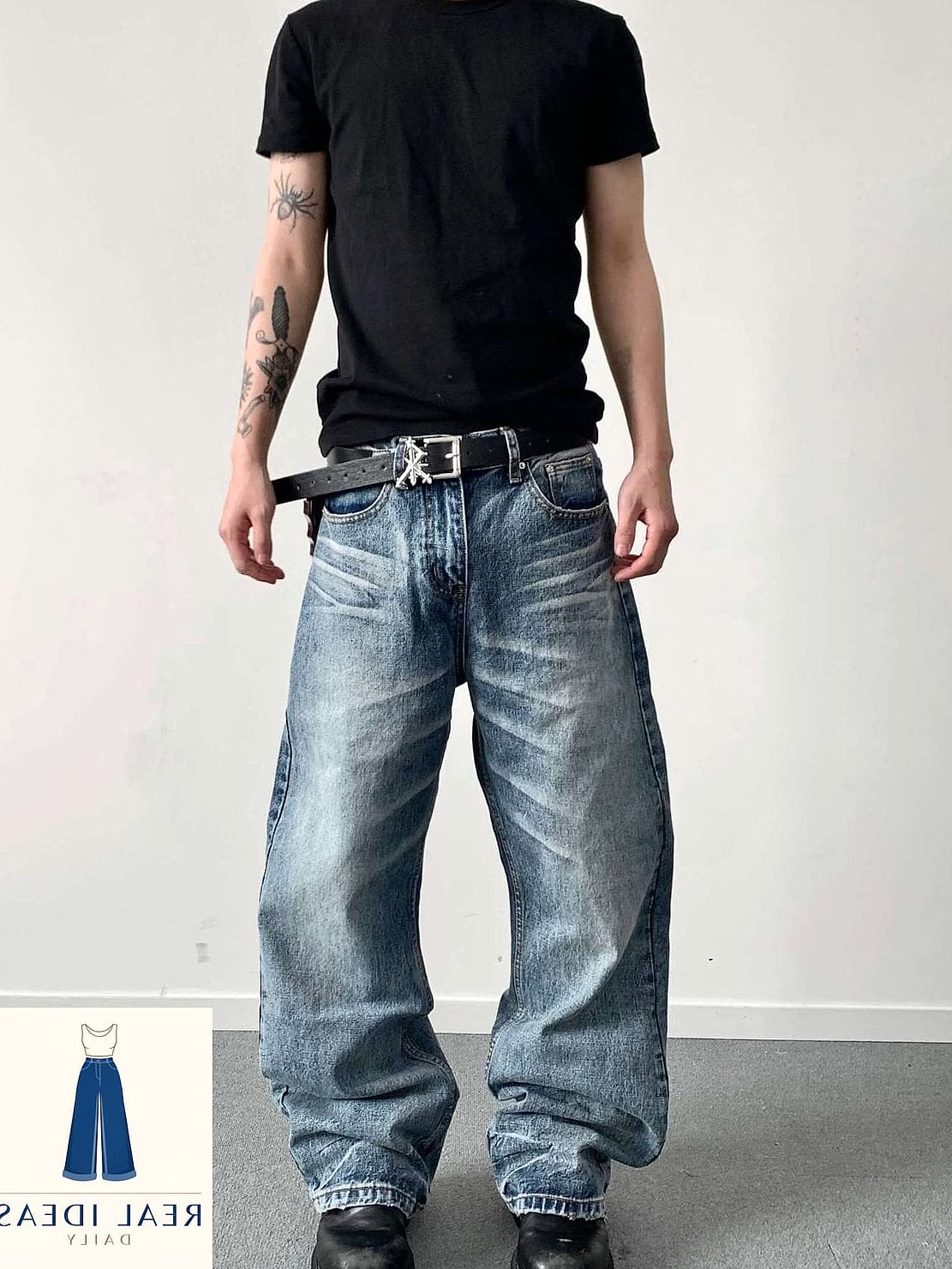 Baggy Jeans With a Statement Belt