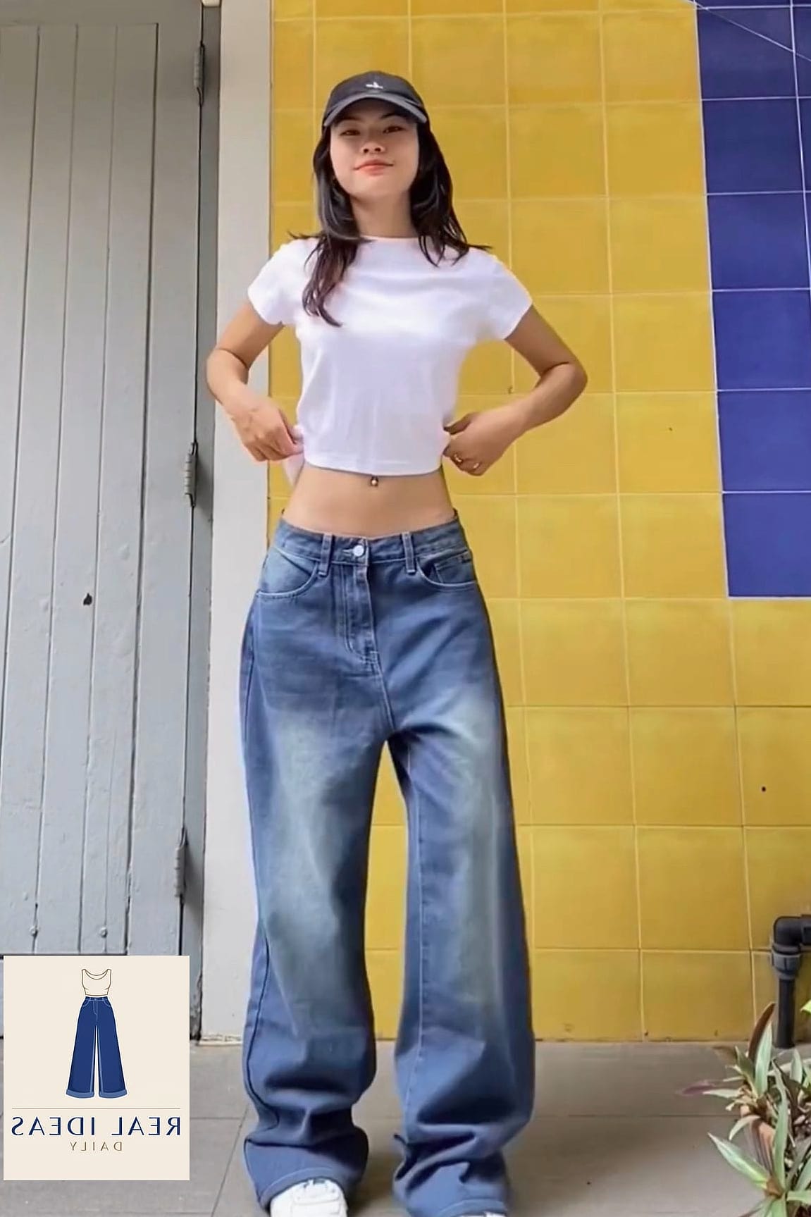 Baggy Jeans with Exposed Pockets