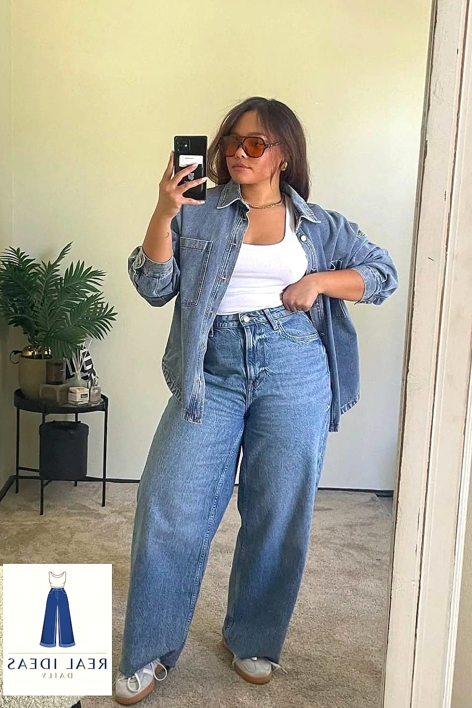 21 Tops To Wear With Baggy Jeans Every Style Lover Needs to See 2 Baggy-Jeans Outfit: With Lug-Sole Platforms