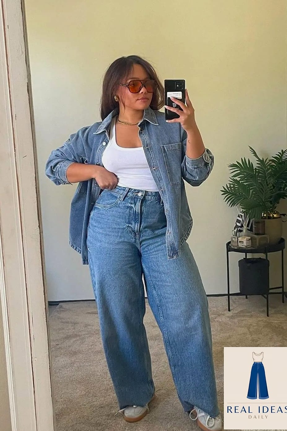 21 Tops To Wear With Baggy Jeans Every Style Lover Needs to See 3 Baggy-Jeans Outfit: With a Business-Casual Button-Down