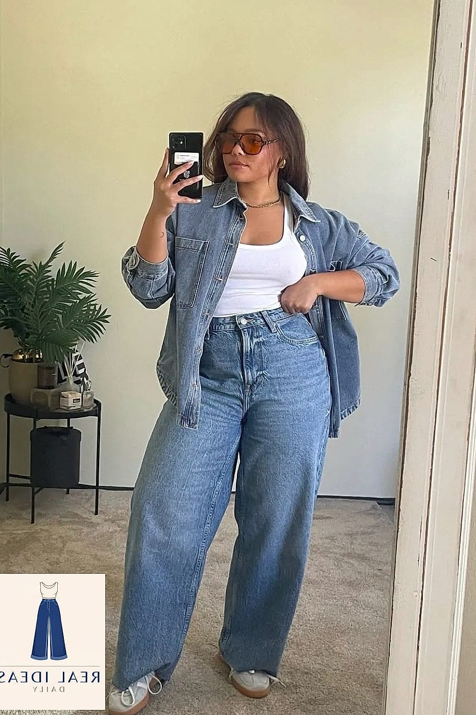21 Tops To Wear With Baggy Jeans Every Style Lover Needs to See 4 Baggy-Jeans Outfit: With an '80s-Skater Twist