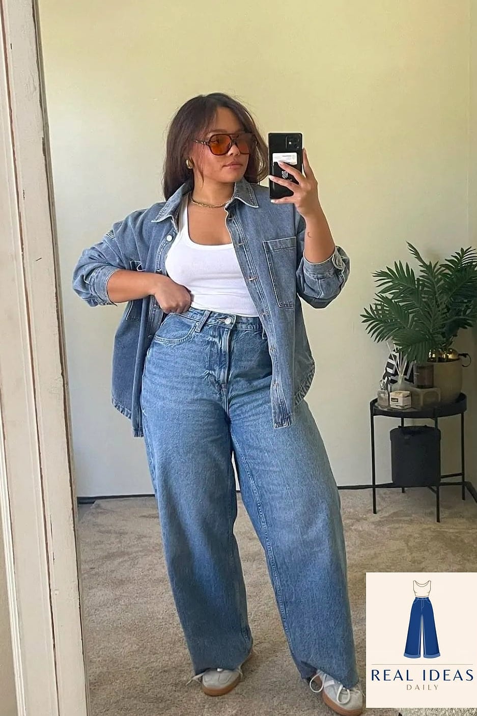 21 Tops To Wear With Baggy Jeans Every Style Lover Needs to See 5 Baggy-Jeans Outfit: With a Structured Blazer