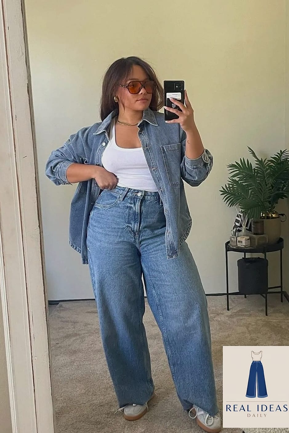 21 Tops To Wear With Baggy Jeans Every Style Lover Needs to See 6 Baggy-Jeans Outfit: With a Ribbed Turtleneck