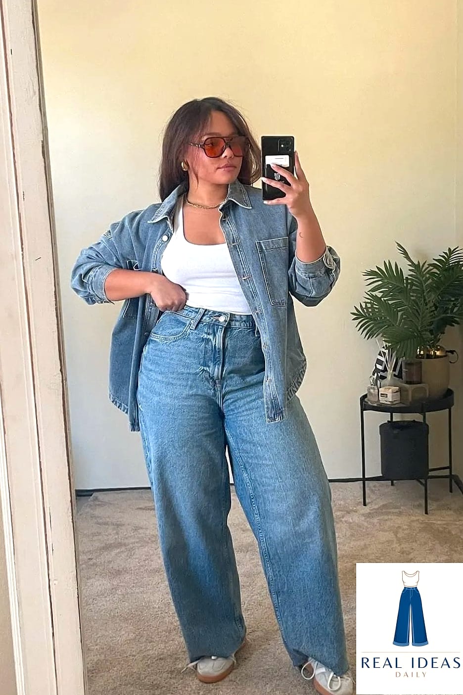 21 Tops To Wear With Baggy Jeans Every Style Lover Needs to See 8 Baggy-Jeans Outfit: With Bow-Adorned Kitten Heels