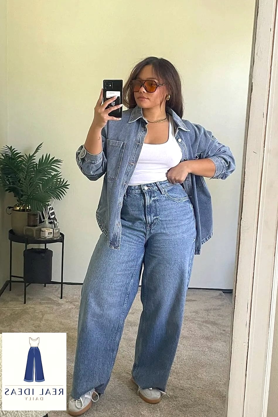 21 Tops To Wear With Baggy Jeans Every Style Lover Needs to See 11 Baggy-Jeans Outfit: With a Chunky Knit Sweater