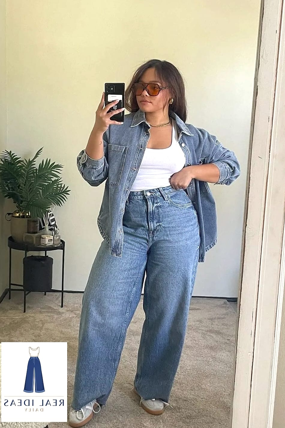 21 Tops To Wear With Baggy Jeans Every Style Lover Needs to See 12 Baggy-Jeans Outfit: With a Silky Cami