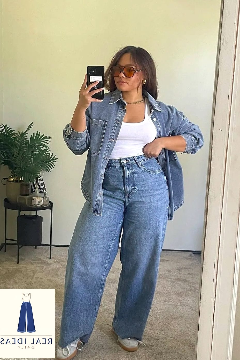 21 Tops To Wear With Baggy Jeans Every Style Lover Needs to See 15 Baggy-Jeans Outfit: With a Cropped Cardigan