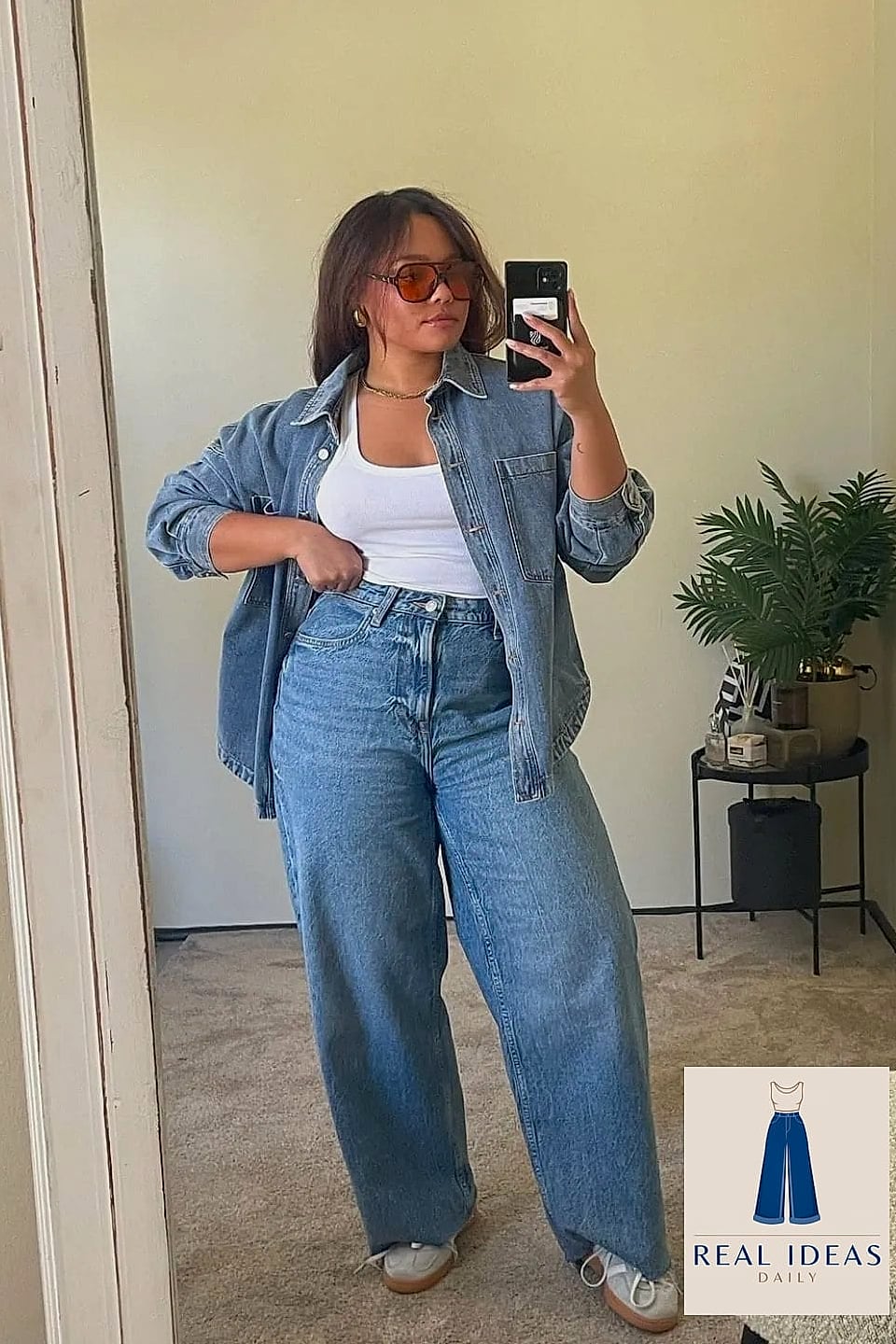 21 Tops To Wear With Baggy Jeans Every Style Lover Needs to See 18 Baggy-Jeans Outfit: With a Puff-Sleeve Blouse