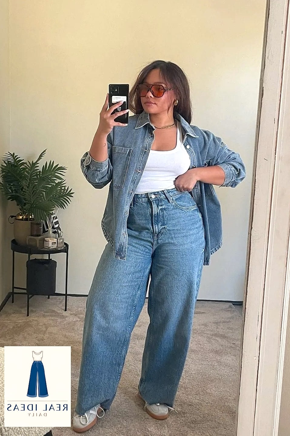 21 Tops To Wear With Baggy Jeans Every Style Lover Needs to See 21 Baggy-Jeans Outfit: With a Faux-Leather Moto Jacket