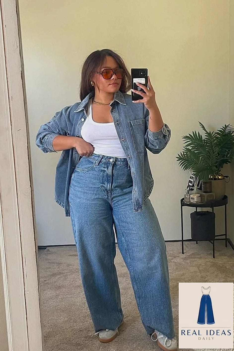 21 Tops To Wear With Baggy Jeans Every Style Lover Needs to See 23 Baggy-Jeans Outfit: With a Structured Vest
