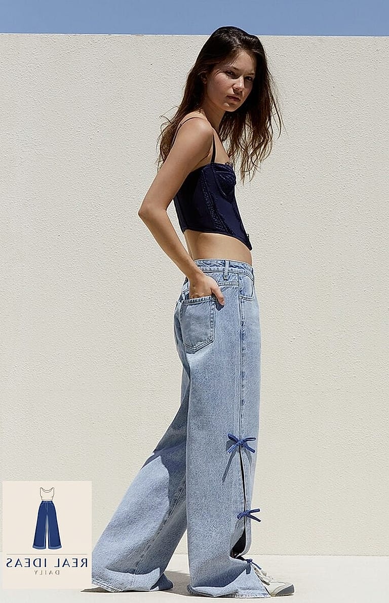 Baggy-Jeans Outfit: With Bow-Adorned Kitten Heels