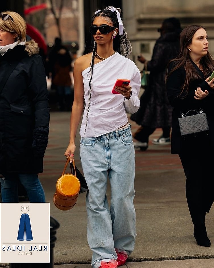 Baggy-Jeans Outfit: With Shearling Accessories