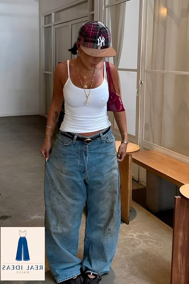 BAGGY JEANS WITH A BUCKET HAT