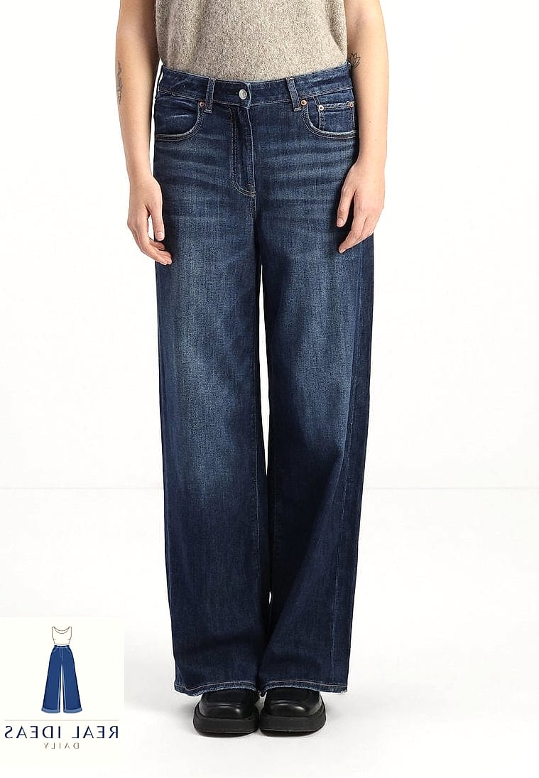 Baggy Jeans With a High Rise