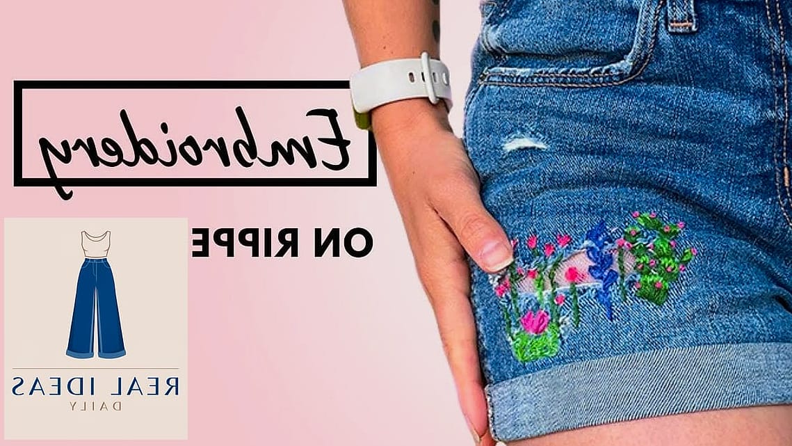 Baggy Jeans With Ripped Knees and Embroidery
