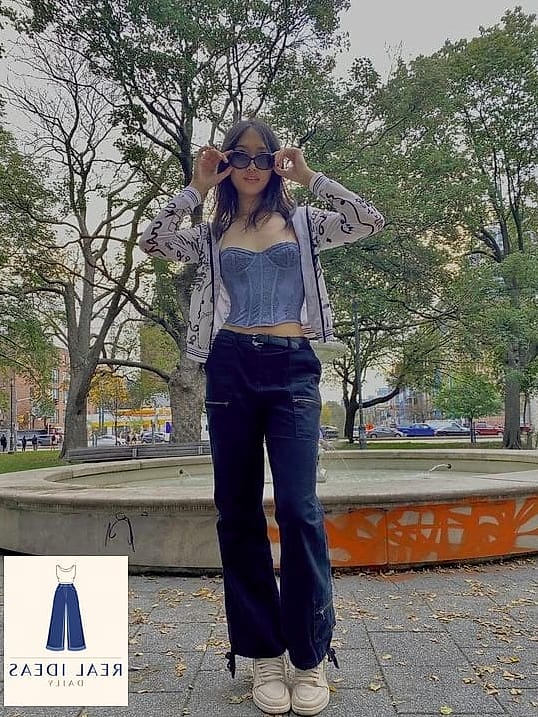 26 Outfits With Baggy Jeans That Are Absolutely Stunning 17 Baggy-Jeans Outfit: With a Corset Top