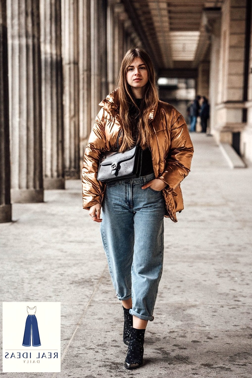 26 Outfits With Baggy Jeans That Are Absolutely Stunning 27 Baggy-Jeans Outfit: With Metallic Accents