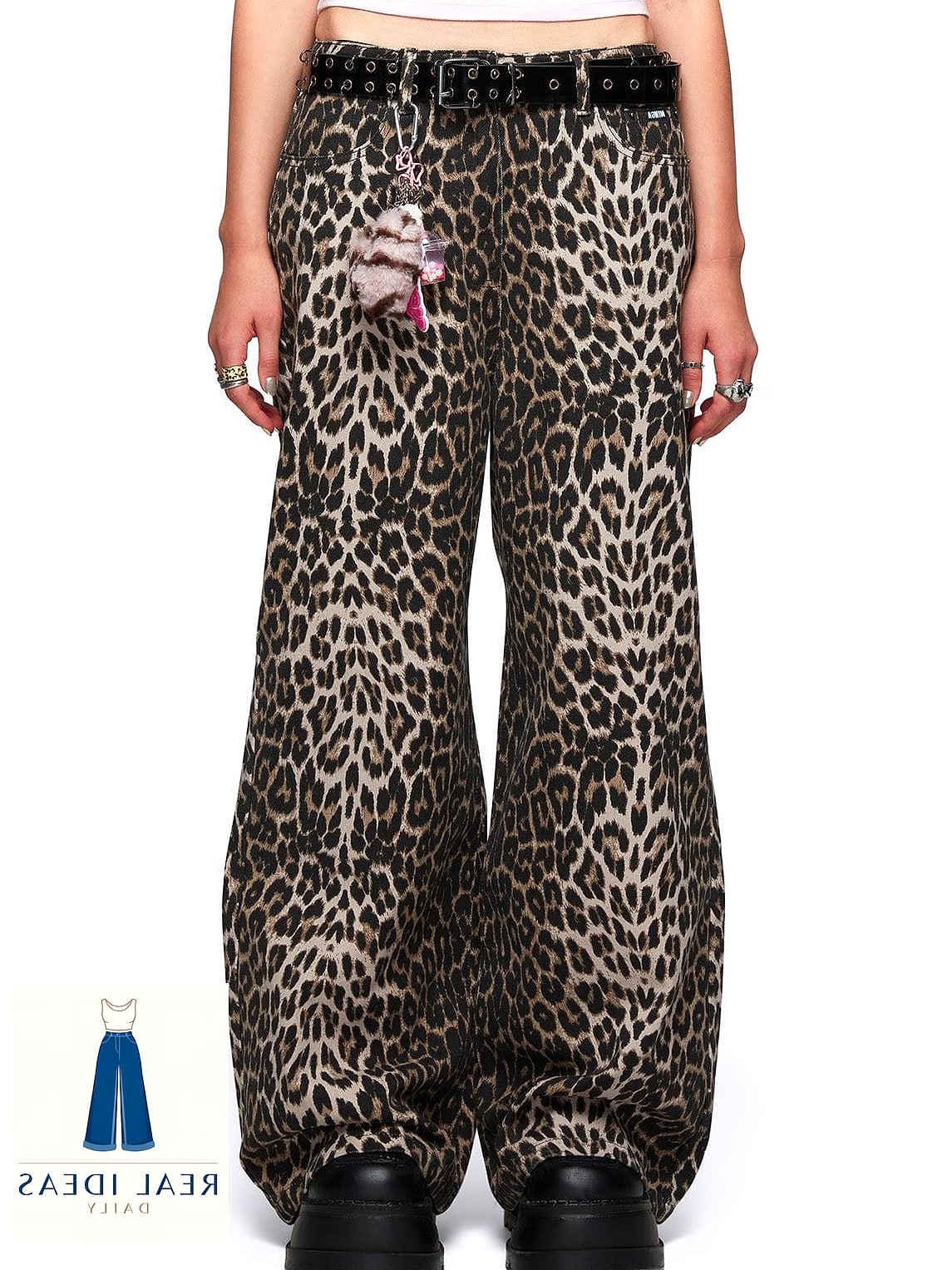 25 Baggy Jeans Png Every Woman Needs to See 10 Baggy Jeans With Animal Print Top