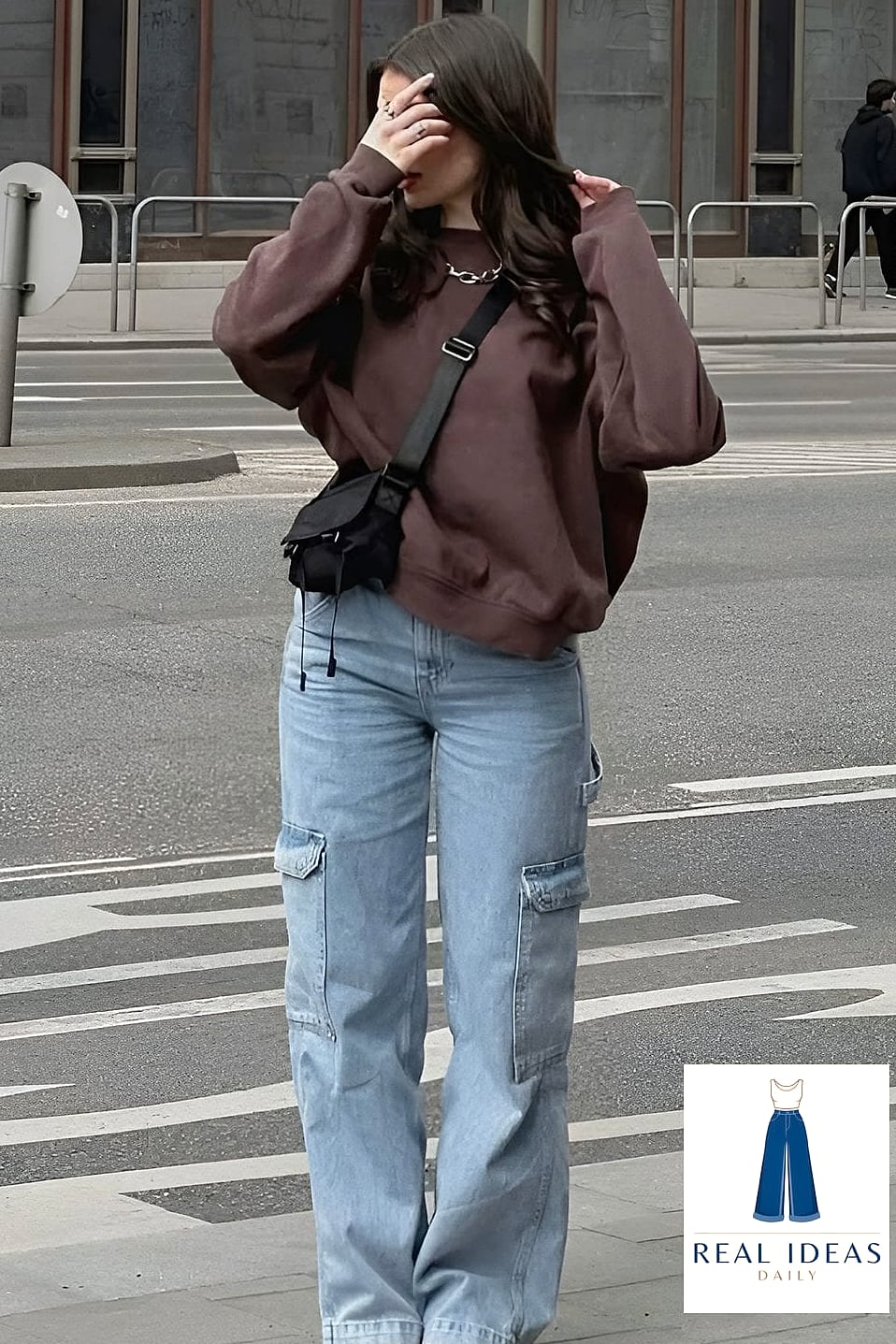 28 Casual Baggy Jeans Outfit Worth Pinning Immediately 11 Baggy-Jeans Outfit: With Shearling Accessories