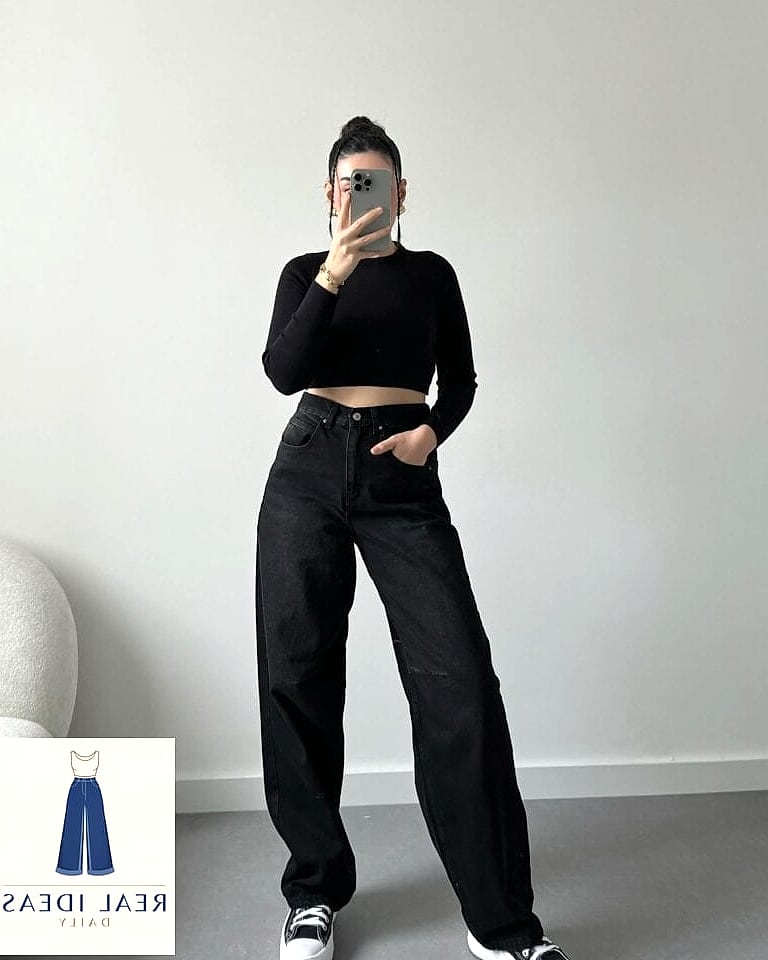 21 Baggy Jeans Tight Top That Will Transform Your Look 12 Baggy Jeans With a Fitted Long-Sleeve Top