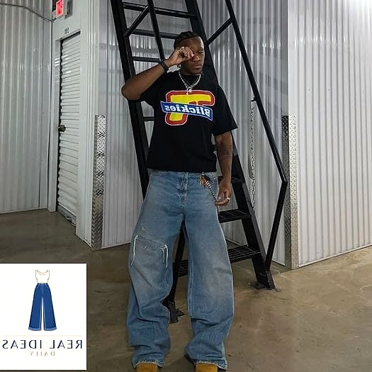 21 Baggy Jeans Tight Top That Will Transform Your Look 16 Baggy Jeans With a Fitted Graphic Tee