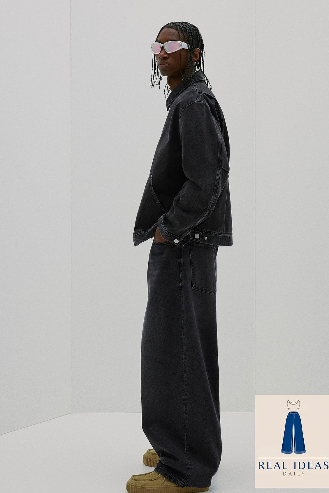 21 Super Baggy Jeans Outfit That Are Absolutely Stunning 10 Baggy-Jeans Outfit: With a Turtleneck and Trench