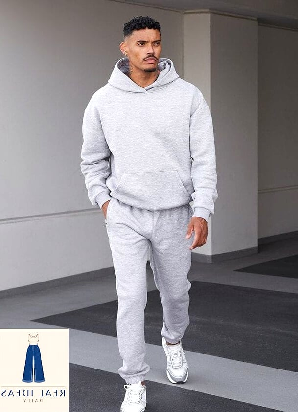 30 Grey Sweatpants Outfit You'll Want to Screenshot Immediately 2 The best jackets to wear with grey sweatpants