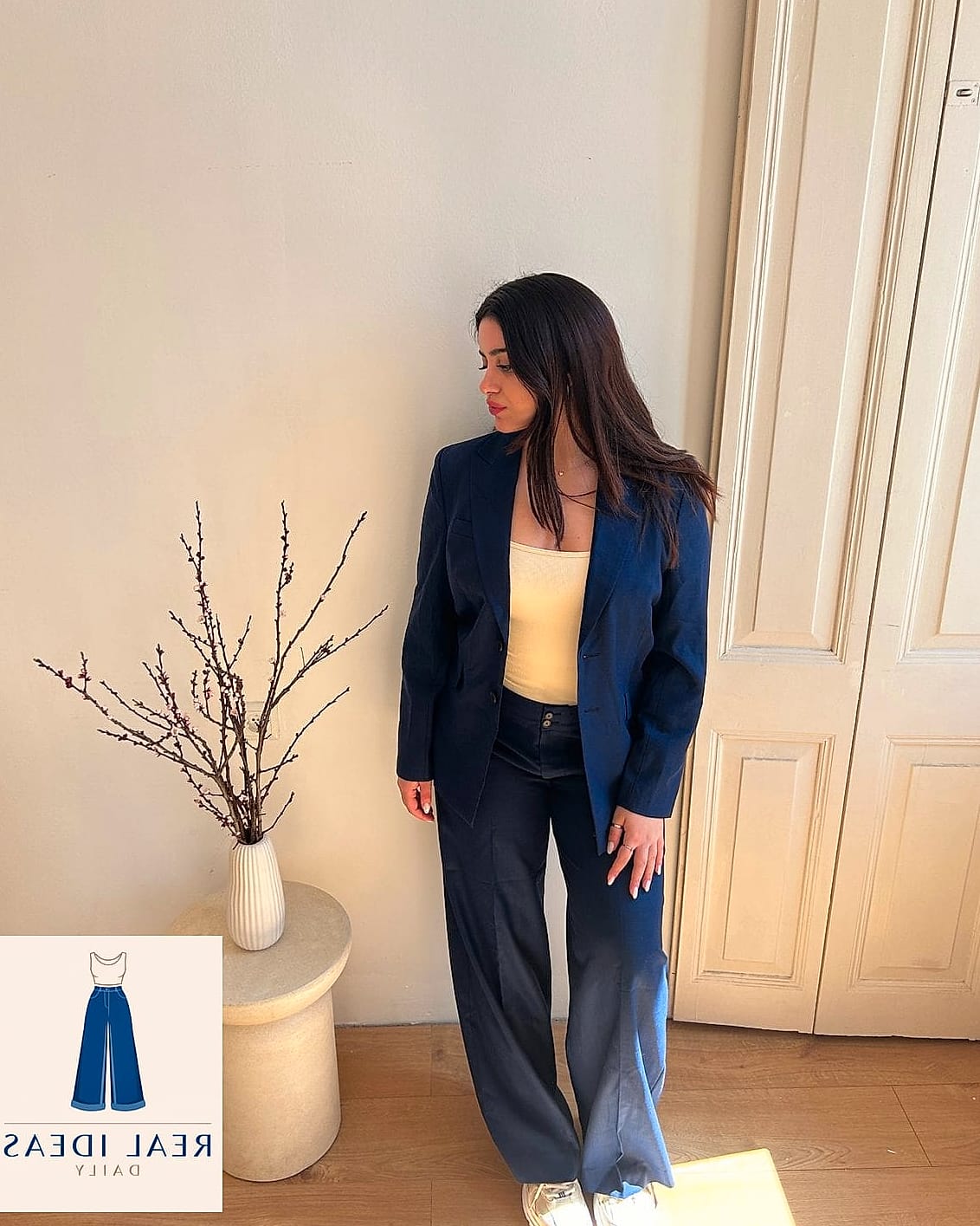 26 Wide Leg Sweatpants Outfit Every Style Lover Needs to See 22 Blazer and Strappy Heels for Date Night