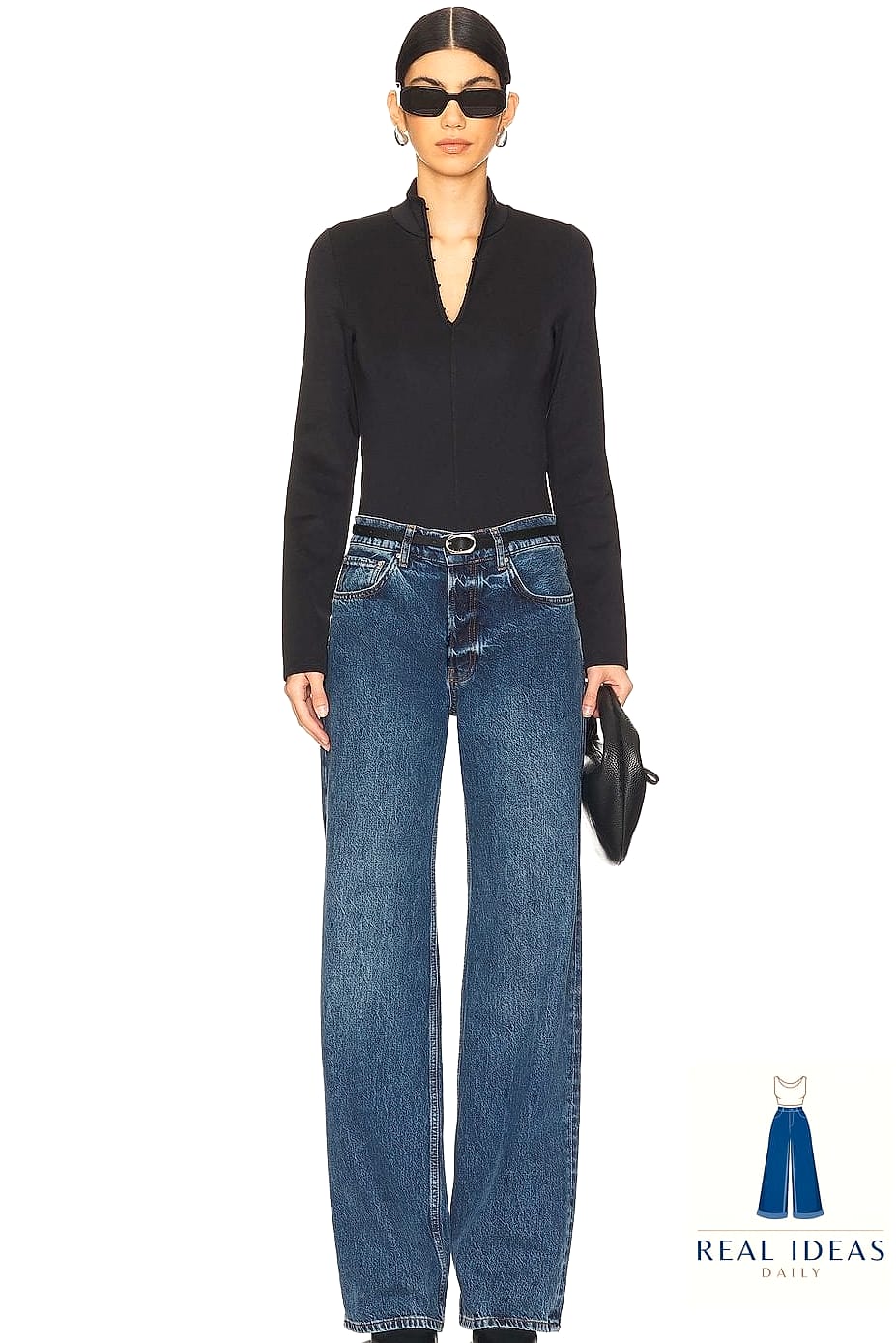 Bodysuit and Dark Wash Jeans for a Sleek Silhouette
