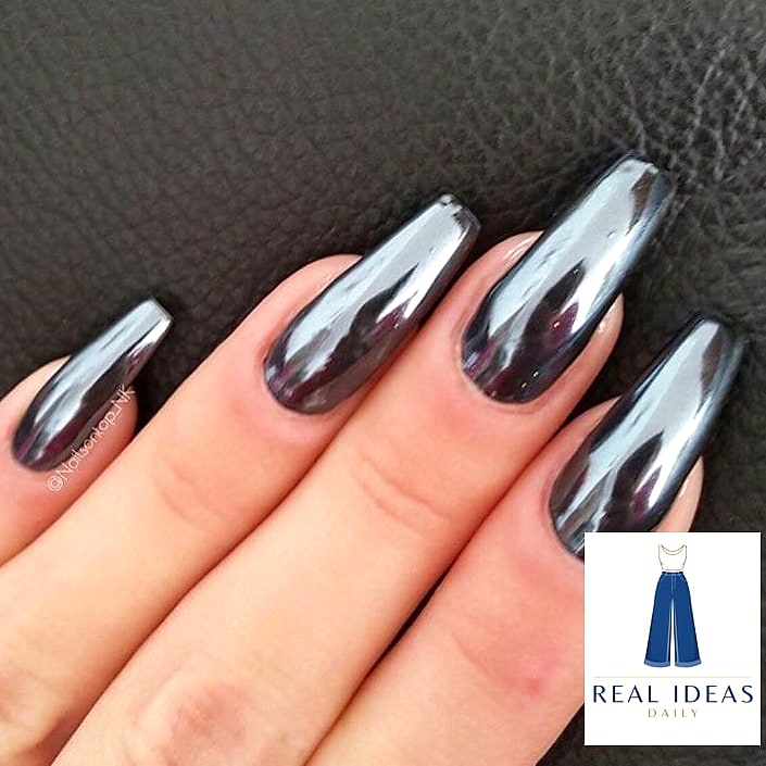 Chrome Nails to Match the Mood