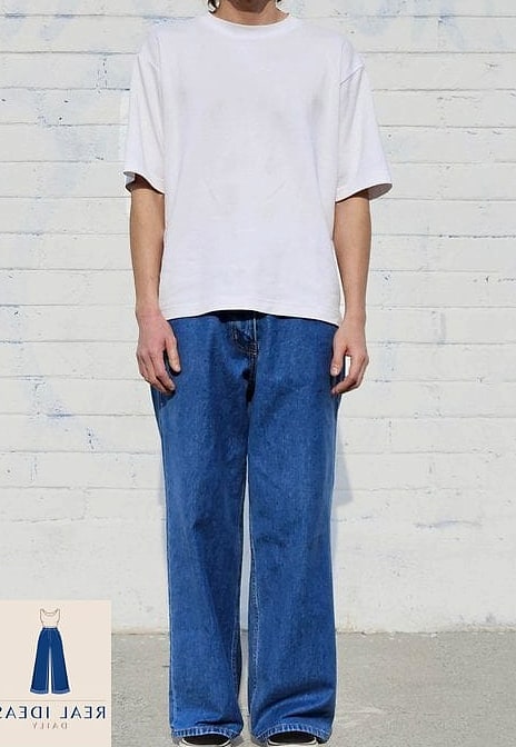 27 Light Blue Baggy Jeans Outfit That Every Stylist Needs to See 2 The Classic White Tee and Sneakers Combo