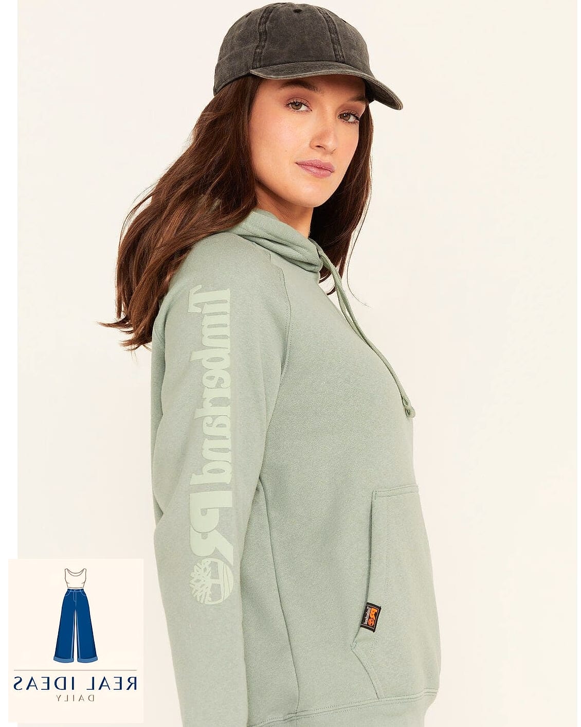 30 Timberland Boots Outfit Women That Are Breathtakingly Beautiful 13 Cropped Hoodie and Cargo Pants