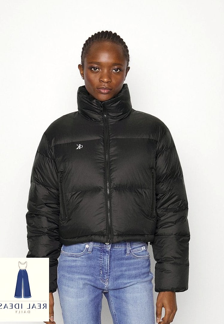 25 Dark Baggy Jeans Outfit Every Style Lover Needs to See 22 Cropped Puffer Jacket and Baggy Jeans