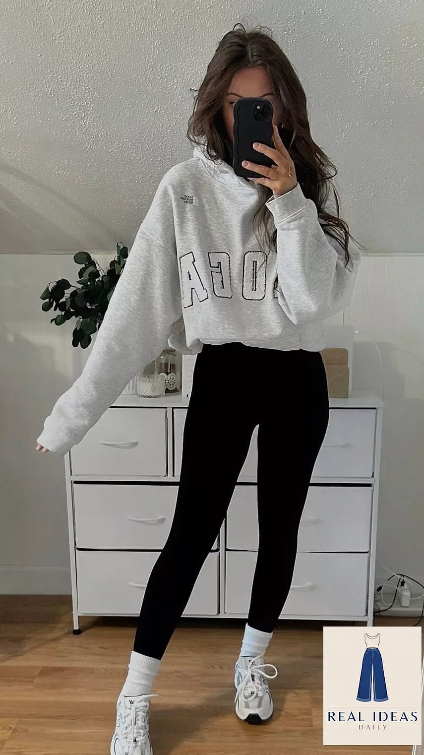 Cropped Sweatshirt with High-Waisted Straight-Leg Jeans