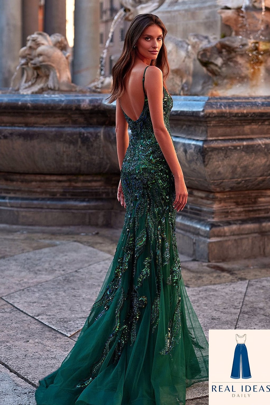 29 Winter Dress Outfit That Are Dreamy and So Inspiring 22 Emerald Green Dress for Holiday Photos