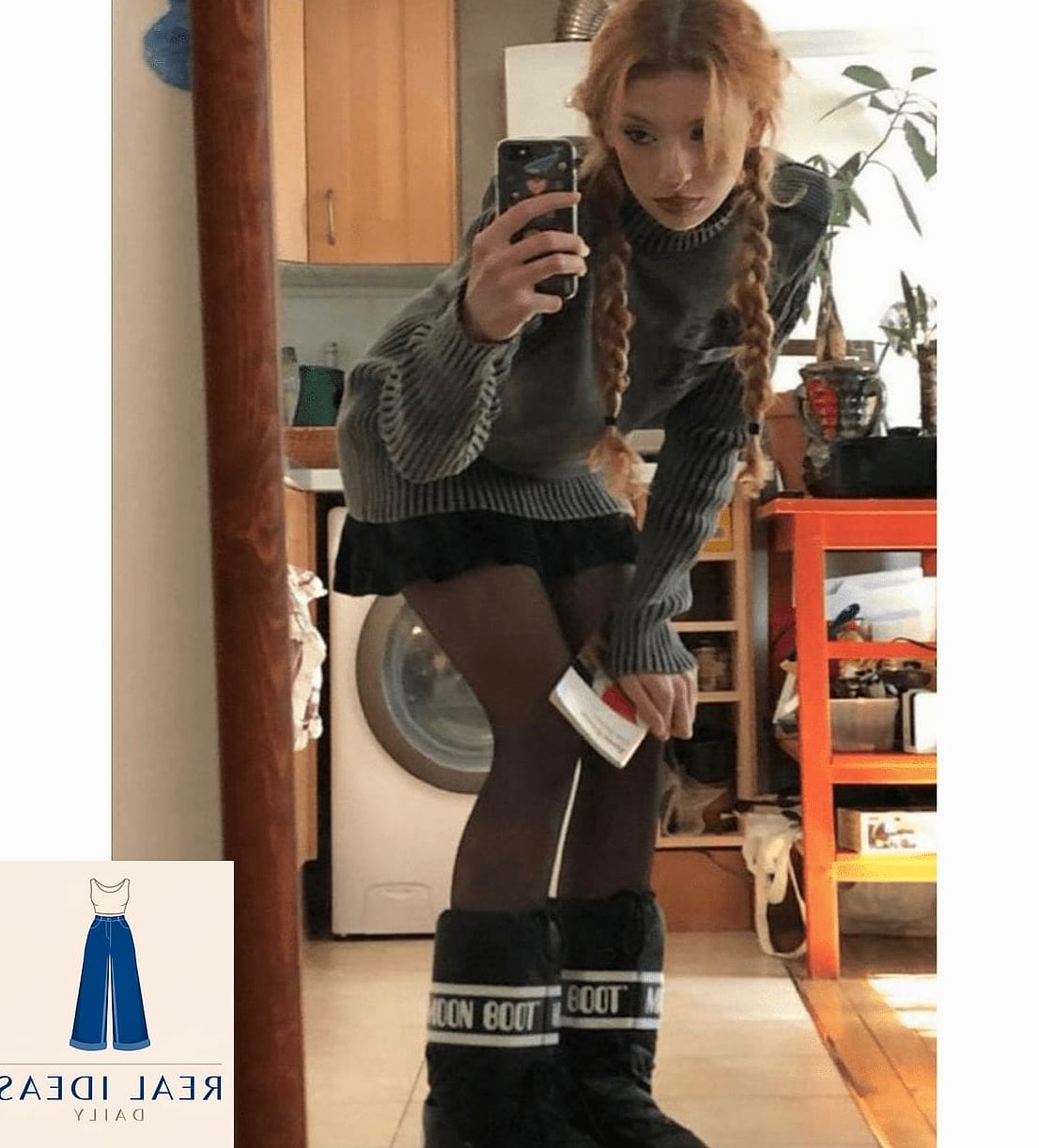 28 Moon Boots Outfit You'll Want to Screenshot Immediately 5 Flare Jeans and a Cropped Jacket
