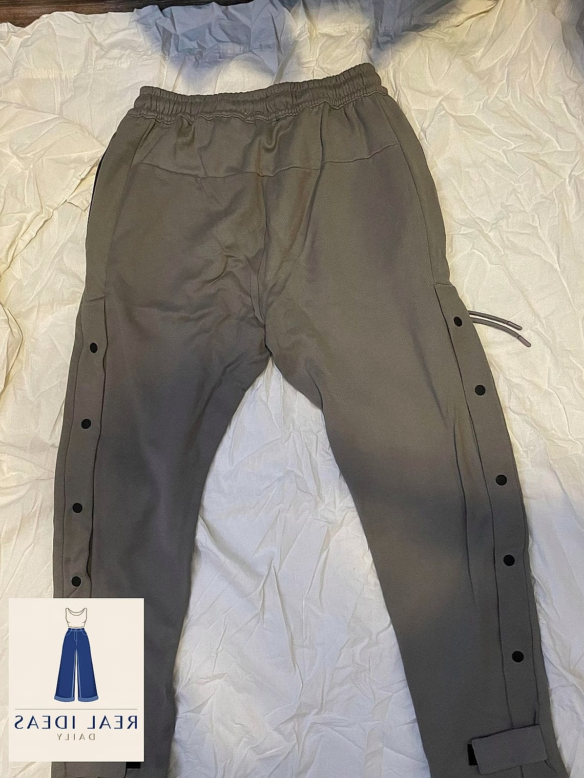 30 Grey Sweatpants Outfit You'll Want to Screenshot Immediately 27 Grey sweatpants and an oversized button-up shirt