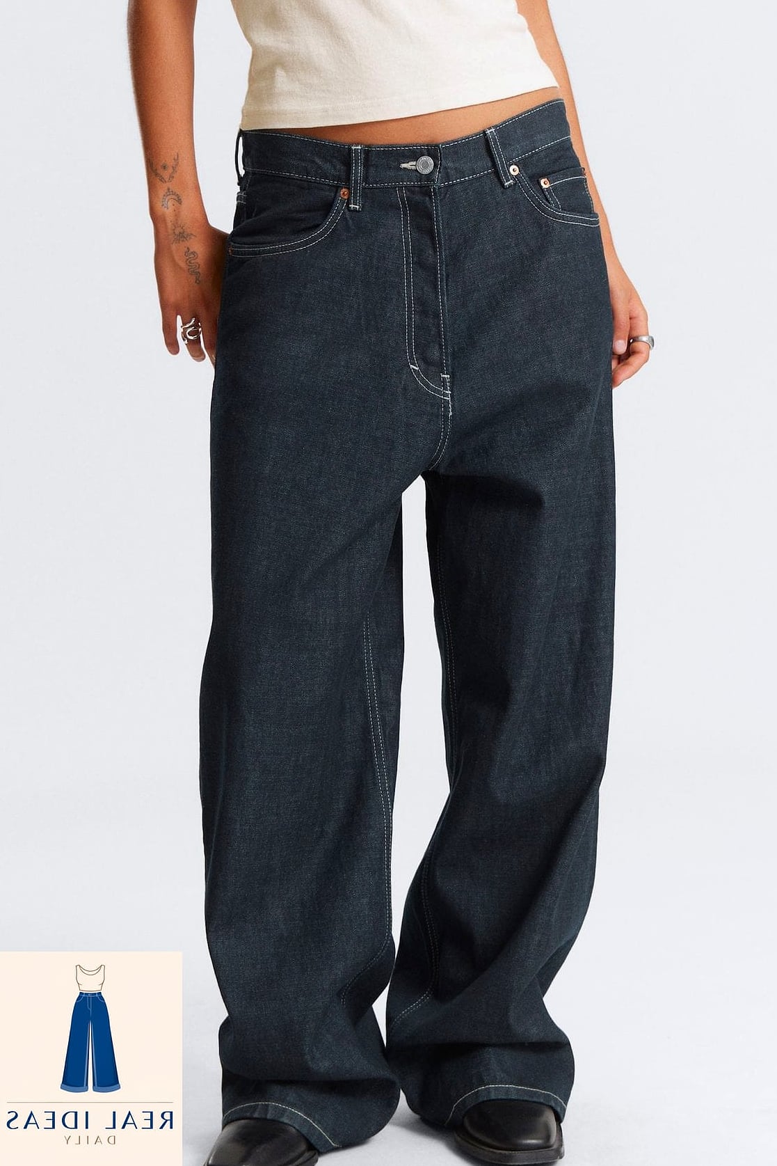 HOODIE & BAGGY JEANS FOR LAZY DAYS
