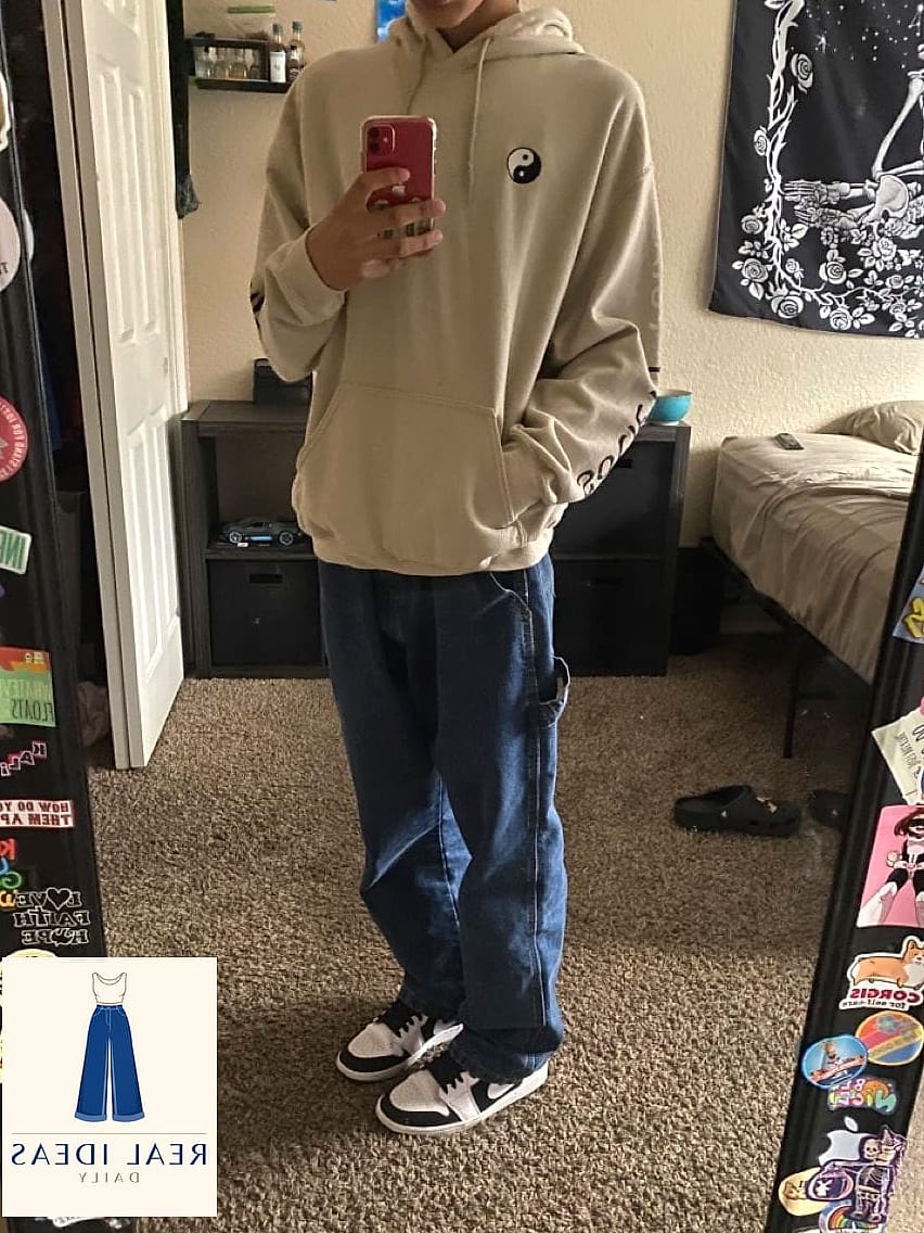 HOODIE & BAGGY JEANS FOR LAZY DAYS
