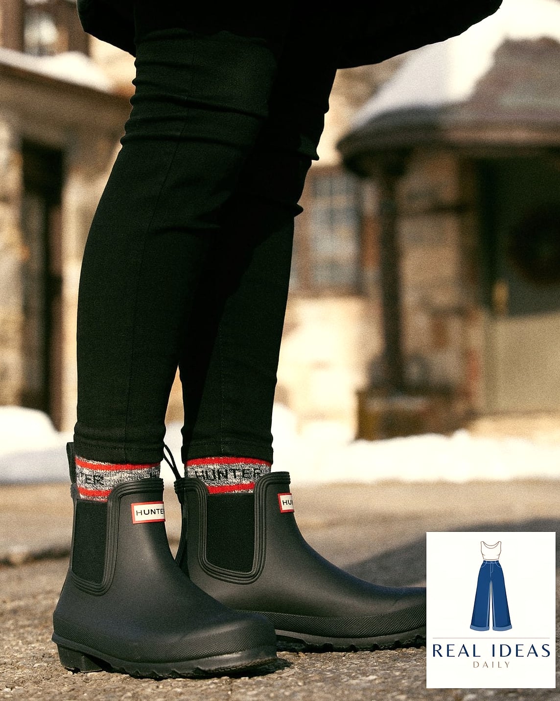 HUNTER CHELSEA RAIN BOOTS WITH SKINNY JEANS OUTFIT