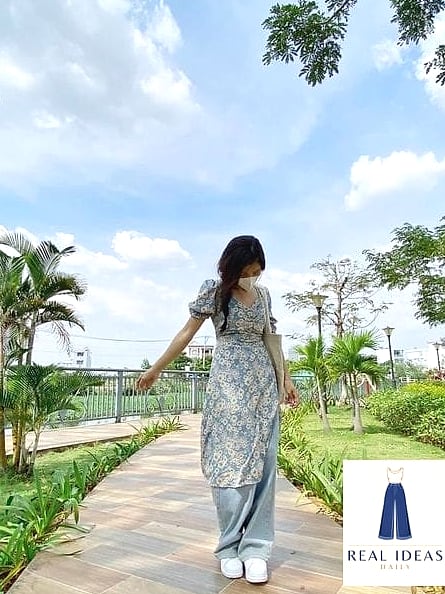 Kurta With Baggy Jeans and Strappy Sandals