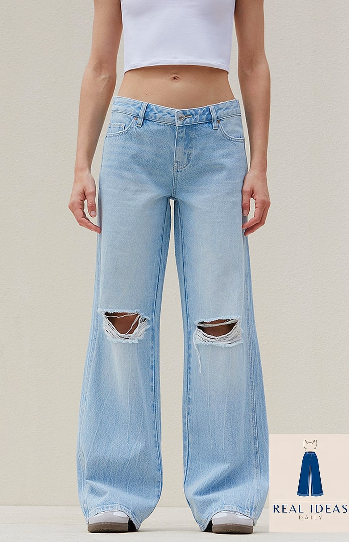 Low-Rise Baggy Jeans With Knee Tears