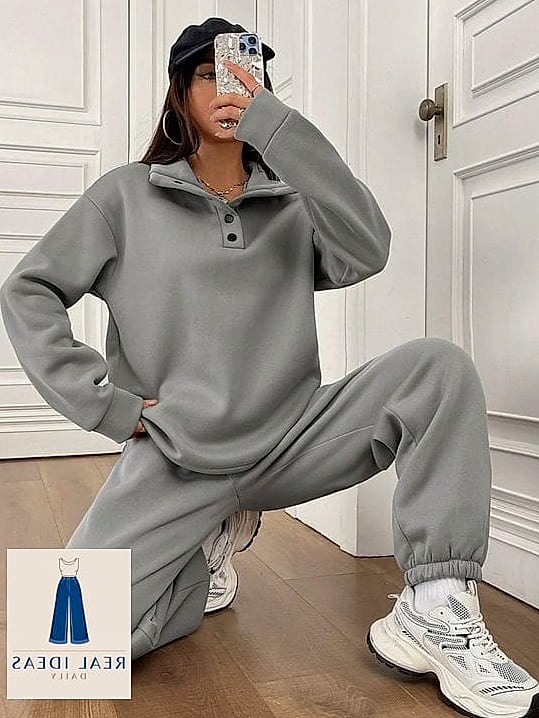 30 Grey Sweatpants Outfit You'll Want to Screenshot Immediately 5 Matching grey sweatsuit with a twist